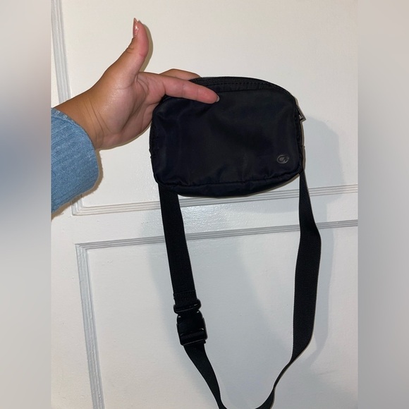 GAP Handbags - GAP Black Fanny pack